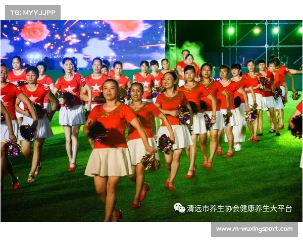 全运游泳决赛之夜看台座无虚席，观众热情高涨